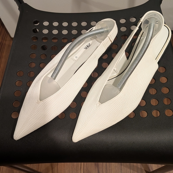 Zara Shoes - Zara White Textured Pointed Slingback Flats